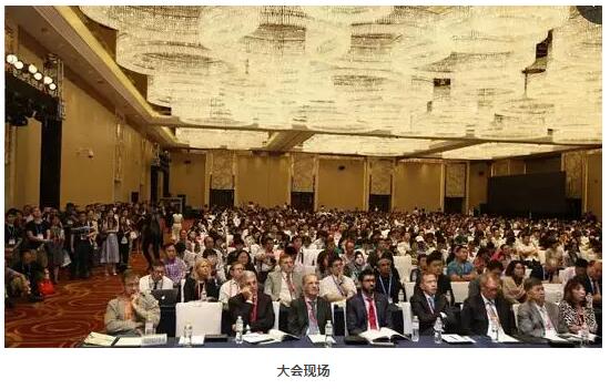 华厦眼科医院集团众多专家受邀出席，并在多个重要论坛作专题发言、论文发言和壁报交流(郭海科教授和张广斌教授在多个论坛担任会议主持)，与国内外眼科同行坐而论道，大放异彩!其中，在“大师功夫论道”环节，华厦眼科医院集团业务副总院长、 席白内障专家、厦门大学附属厦门眼科中心郭海科教授凭借高明 的手术技巧，从13位世界 白内障屈光手术大师中脱颖