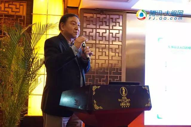 华厦眼科集团赵堪兴教授较新演讲：增加户外活动时间可以 预防孩子近视