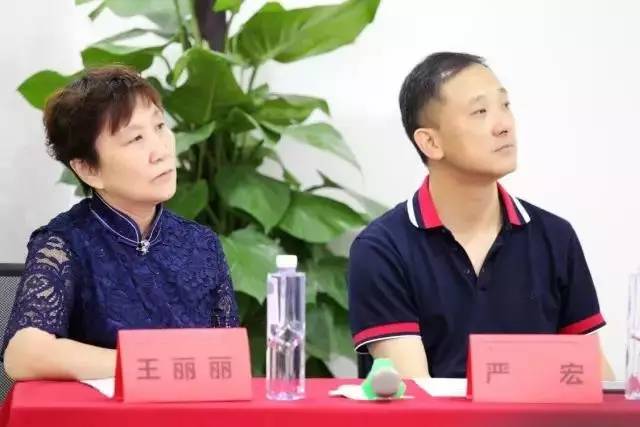 由西安市雁塔区医疗管理协会与华厦眼科医院集团主办的医路同心·光明论道——华厦·西安2017斜视与小儿眼科学术会议在西安华厦眼科医院