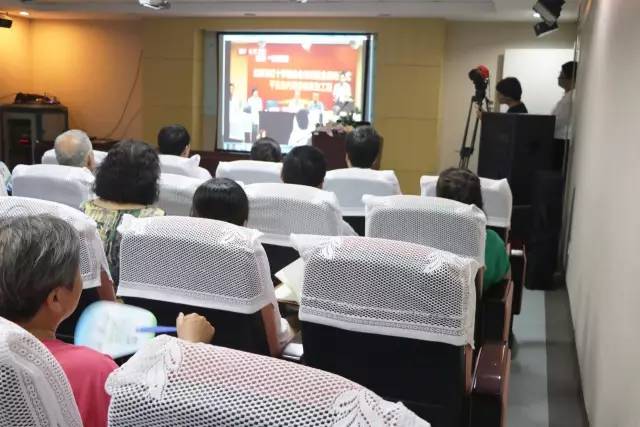 华厦眼科医院联合北京市红十字基金会、奥运村街道、养老驿站、中心等公益机构广泛开展各类“关爱老人眼健康专家讲座义诊”公益活动近千场