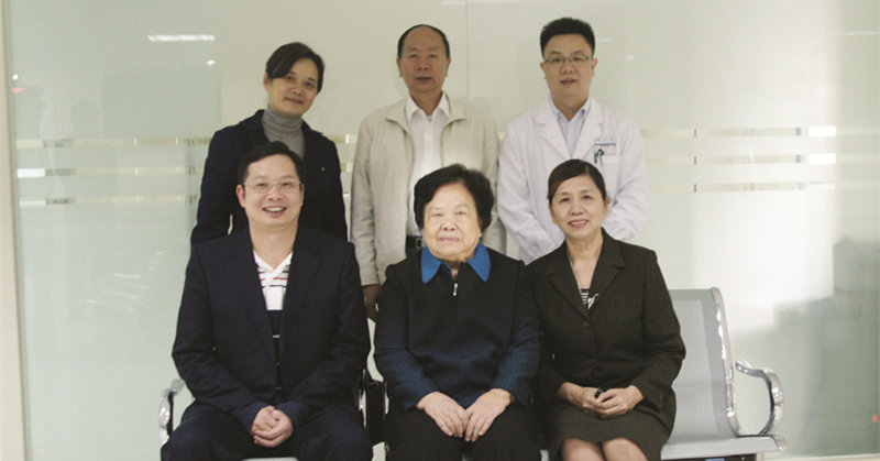 2011年12月4日，原全国人大常委会副委员长彭珮云来我院检查