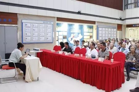 成都华厦眼科医院党支部联合成都市各街道、社区共同举办了“重温革命岁月 关爱退伍军人”活动，为成都市退伍军人进行 眼健康检查、宣传眼健康知识等义诊活动，7日上午成都华厦眼科医疗队走进成都市新能社区，为退伍军人们送去了一份关爱。.jpg