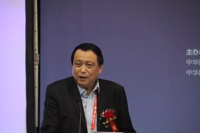 9月15日下午，在 22次全国眼科学术大会上，中国眼科医师“明日之星”计划在福州海峡环球会展中心正式启动，数 名中外眼科专家在现场及通过视频直播共同见证。1.jpg