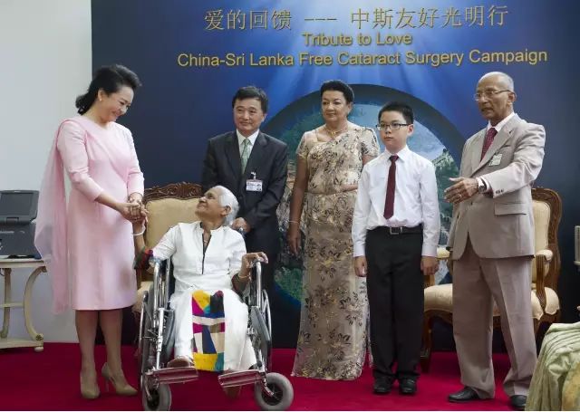 国之交，在于民相亲。一直以来，华厦眼科的公益足迹紧跟国家战略部署，响应“一带一路”倡议，先后8次走出国门，为缅甸、尼泊尔、斯里兰卡、柬埔寨、斯里兰卡等沿线国家，约计21000多名当地居民进行眼疾筛查，并为近3000名白内障患者进行复明手术