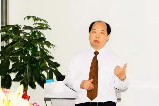 本次研讨会由集团 席白内障带教导师郭海科教授、张广斌教授领*，来自华厦眼科医院集团11名白内障带教导师参加了本次活动。福州眼科医院、.jpg