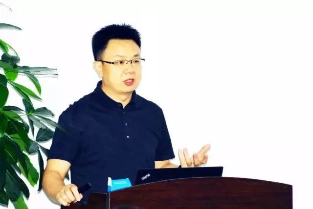 本次研讨会由集团 席白内障带教导师郭海科教授、张广斌教授领*，来自华厦眼科医院集团11名白内障带教导师参加了本次活动。.jpg
