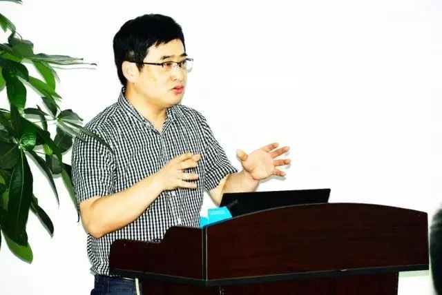 本次研讨会由集团 席白内障带教导师郭海科教授、张广斌教授领*，来自华厦眼科医院集团11名白内障带教导师参加了本次活动。福州眼科医院、爱尔康公司对本次研讨.jpg