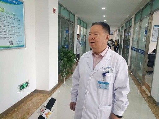 兰州华厦眼科医院院长燕振国教授在接受媒体采访时亦表示，弱视、斜视是儿童常见的眼疾，其症状有的明显，有的不明显，家长并不能及时发现。尤其是自闭症患儿，因为特殊的心里原因.jpg