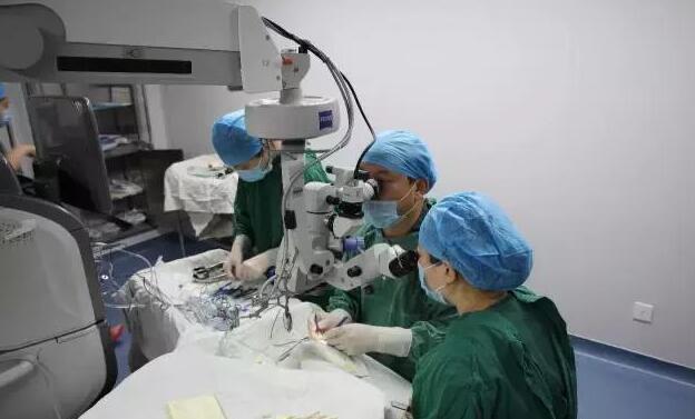 这里是菏泽华厦眼科医院，他是菏泽眼科高地，是我们菏泽人家门口的厦门大学附属厦门眼科中心.jpg
