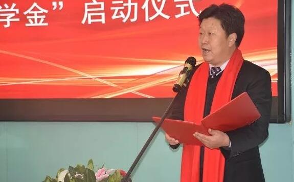 11月3日，甘肃中医药大学附属兰州眼科中心挂 暨“华厦眼科奖学金”启动仪式在兰州华厦眼科医院隆重举行。这是继与厦门大学、徐州医科大学、安徽理工大学合作后，华厦眼科在开启“院校合作”上的又一硕果，也是西北地区 家省 高校与眼科医院“医教研”协同发展全方位合作的典范。3.jpg