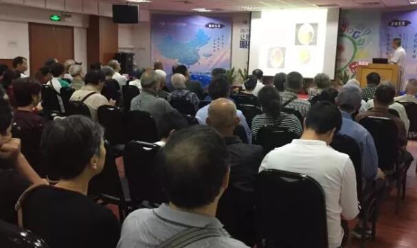 为提*社会各界对糖尿病防治工作重要性的认识,保护市民身体健康，普及糖尿病并发症的防治知识。在联合国“糖尿病日”期间，厦门大学附属厦门眼科中心开展关爱糖尿病患者系列公益活动，并于11月18日上午在医院大礼堂举行糖尿病公益讲座与 眼健康筛查。1.jpg
