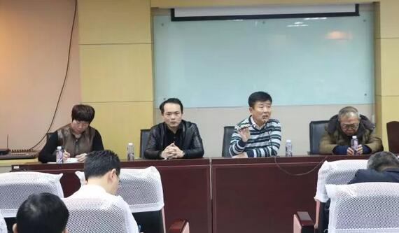 12月17日上午，厦门大学附属厦门眼科中心业务院长王骞、华厦眼科医院集团副总经理张昊志、集团屈光运营中心主任商越一行领*莅临华厦眼科医院指导工作。2.jpg