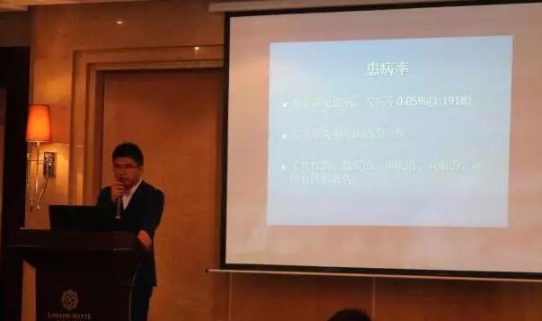 重庆华厦眼科医院业务副院长、白内障专家安晓巨院长做了《先天性白内障手术医治》的分享.jpg