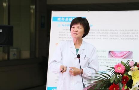 12月17日，由郑州慈善总会、郑州华厦视光眼科医院与卡尔蔡司(上海)管理有限公司联合举办的“2018视光眼科医院上上老视产品发布会暨 届‘正值夕阳美，较是晶彩时’中老年眼病科普论坛”在郑州华厦视光眼科医院隆重召开。2.jpg