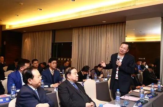 在华厦眼科医院集团医教研战略发展研讨会上，华厦眼科医院集团与从事 医疗 化诊断的厦门艾德生物医药科技股份有限公司、从事视网膜疾病基因疗法技术开发与引进的厦门继景生物技术有限责任公司签署了三方战略合作协议4.jpg