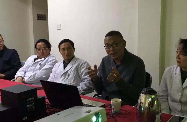 1月11日，出名泌尿外科专家、四川大学华西医院医教部部长张卫东教授，应邀来到成都华厦眼科医院，对医院在院专家、骨干医师、护士长等开展医疗安全管理培训讲座。2.jpg