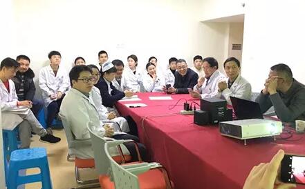 1月11日，出名泌尿外科专家、四川大学华西医院医教部部长张卫东教授，应邀来到成都华厦眼科医院，对医院在院专家、骨干医师、护士长等开展医疗安全管理培训讲座。3.jpg