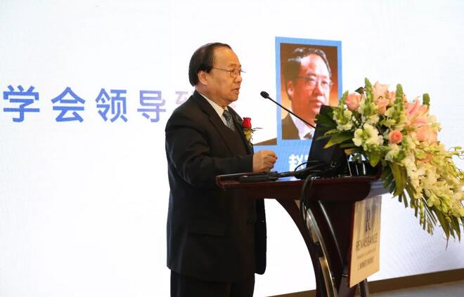 2018年1月20日，由中国非公医疗机构协会眼科 委员会主办，上海和平眼科医院承办的中国非公医疗协会眼科委员会屈光性白内障手术上海高峰论坛在上海豫园 丽大酒店隆重召开。大会内容聚焦屈光白内障手术相关问题，分为专家讲座、专题讨论及院长论坛三大板块进行。这是上海乃至全国的一*次大规模、高水准的眼科盛会，云集了来自全国 屈光白内障手术大咖们、专家学者和300余名眼科同仁齐聚一堂3.jpg