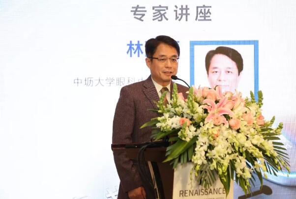 2018年1月20日，由中国非公医疗机构协会眼科 委员会主办，上海和平眼科医院承办的中国非公医疗协会眼科委员会屈光性白内障手术上海高峰论坛在上海豫园 丽大酒店隆重召开。大会内容聚焦屈光白内障手术相关问题，分为专家讲座、专题讨论及院长论坛三大板块进行。这是上海乃至全国的一*次大规模、高水准的眼科盛会，云集了来自全国 屈光白内障手术大咖们、专家学者和300余名眼科同仁齐聚一堂16.jpg
