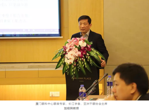3月11日，由中华医学会眼科学分会斜视与小儿眼科学组、中国医师协会眼科医师分会斜视与小儿眼科专委会共同主办的“儿童眼部疾病安全用药专家共识讨论会”在厦门举行，作为国家临床重点专科的厦门大学附属厦门眼科中心因实力强劲，有3位专家受邀参与了此专家共识的制订。华厦眼科医院集团专家委员会主席赵堪兴教授作为小儿眼病这块的 威，众望所归成了此次专家共识制订的主持者4.png