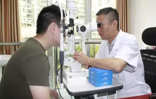 厦门大学附属厦门眼科中心吴护平副院长、李明翰博士、林宝娇主任荣获厦门大学医学院 个人，以表彰他们在2017年度工作中取得的 成绩。自2006年6月起厦门眼科中心成为厦门大学附属医院，成为厦门大学的一个有机组成部分3.jpg