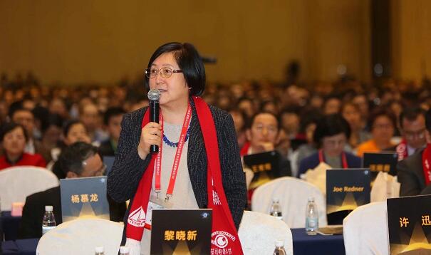 3月28日，为期4天的中国眼底病领域一年一度的学术年会“2018中国眼底病论坛暨环球视网膜研讨会”(RetinaChina 2018)在中国青岛召开。本次论坛由中国环球科技交流中心主办，《中华眼底病杂志》协办，会上翘楚云集，盛况空前，既是眼底病学诊疗领域的高水平年度学术盛会，也是世界眼底专家的一*次交流盛会3.jpg