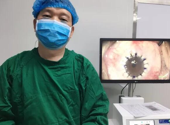 4月11日，饱受圆锥角膜之痛10余年的湖北宋女士，在东莞华厦眼科医院卢敏院长角膜移植手术后顺利出院4.jpg