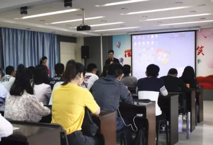 合肥名人眼科医院“摆脱束缚，放肆微笑”华厦眼科屈光医生见面会2.png