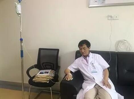 成都华厦眼科医院陈晓明、罗清礼教授获评成都高新区 医师奖3.jpg
