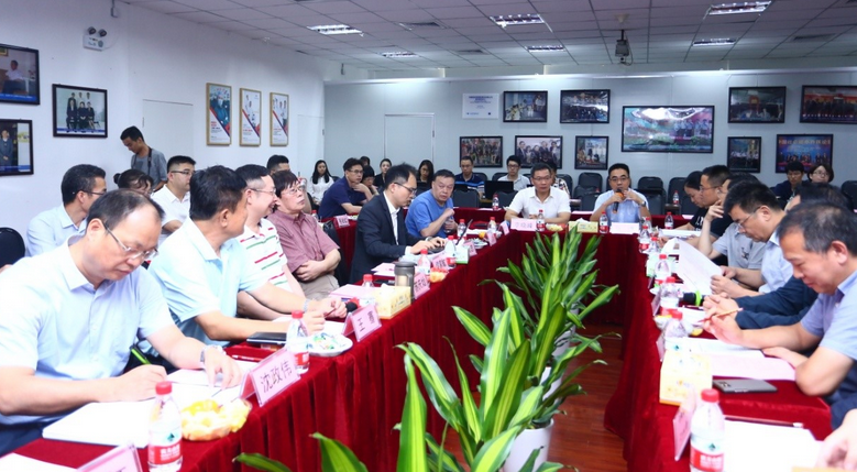中华儿女新闻网：“坚守社会责任·坚定文化自信”中央及行业媒体采访团走基层活动走进华厦眼科医院集团3.png