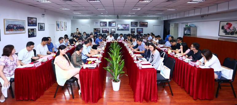 中华儿女新闻网：“坚守社会责任·坚定文化自信”中央及行业媒体采访团走基层活动走进华厦眼科医院集团4.png