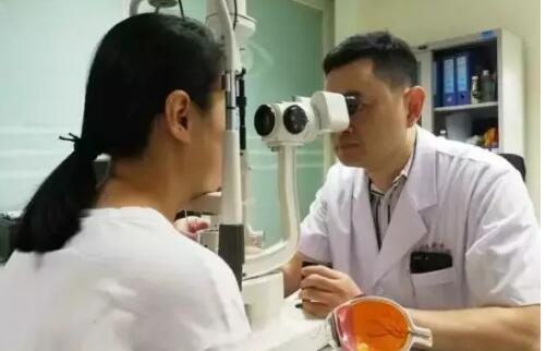 厦门眼科中心高度近视专科张淳副院长：用精良的技术 擦亮心灵之窗1.jpg