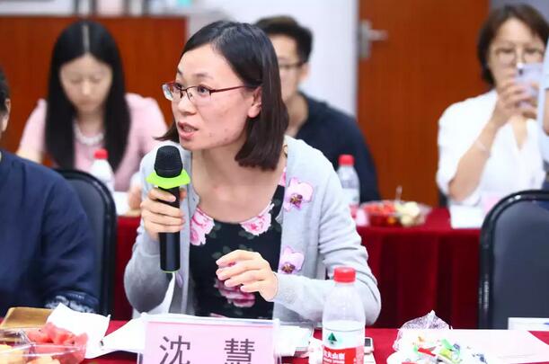 由人民日报、经济日报、科技日报、中新社等22家中央及行业媒体组成的采访团，走进华厦眼科医院集团本部厦门大学附属厦门眼科中心7.jpg