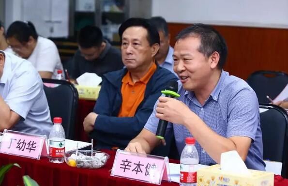 由人民日报、经济日报、科技日报、中新社等22家中央及行业媒体组成的采访团，走进华厦眼科医院集团本部厦门大学附属厦门眼科中心8.jpg