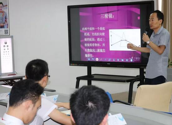 西安华厦眼科医院“院眼健康公益行”走进长安航空公司2.jpg