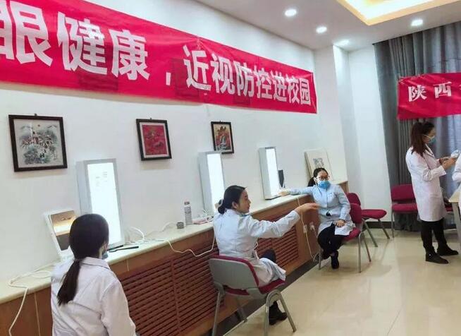 12月17日西安华厦眼科医院“近视防控，刻不容缓”青少年近视防控讲座走进西安高新第*学校2.jpg