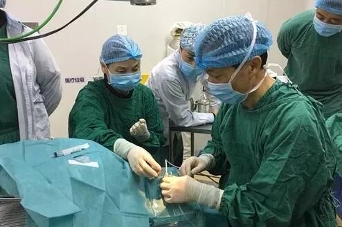 2018年即将结束，这一年，成都华厦眼科医院以规范的诊疗、高明的技艺、 的服务，赢得了广大患者朋友和社会各界的好评。在2018年，成都华厦眼科医院在发展的道路上有哪些大事记呢，让我们一起来回顾。18.jpg