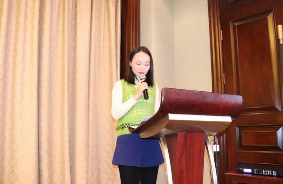 2019年1月26日下午，“中共华厦眼科医院集团委员会换届选举大会”在厦门宾馆隆重举行，会议选举产生了中共华厦眼科医院集团第二届党委委员会5位委员。第*一届华厦眼科医院集团党委书记陈宝贵，党委副书记、厦门眼科中心工会主席陈逸恬，委员王骞、张秀恋、洪清配、吴丽群、张美嫦出席了此次党员大会5.jpg