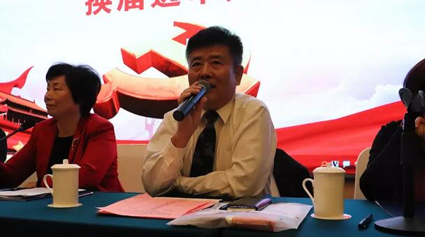 2019年1月26日下午，“中共华厦眼科医院集团委员会换届选举大会”在厦门宾馆隆重举行，会议选举产生了中共华厦眼科医院集团第二届党委委员会5位委员。第*一届华厦眼科医院集团党委书记陈宝贵，党委副书记、厦门眼科中心工会主席陈逸恬，委员王骞、张秀恋、洪清配、吴丽群、张美嫦出席了此次党员大会7.jpg