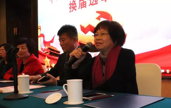 2019年1月26日下午，“中共华厦眼科医院集团委员会换届选举大会”在厦门宾馆隆重举行，会议选举产生了中共华厦眼科医院集团第二届党委委员会5位委员。第*一届华厦眼科医院集团党委书记陈宝贵，党委副书记、厦门眼科中心工会主席陈逸恬，委员王骞、张秀恋、洪清配、吴丽群、张美嫦出席了此次党员大会8.jpg