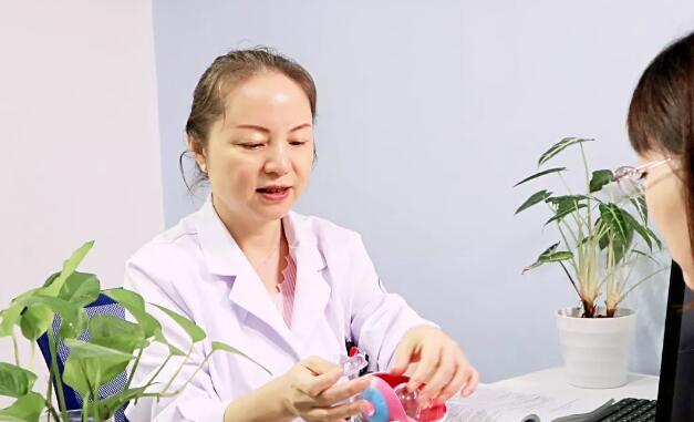 心向光明、永不止步——重庆华厦眼科医院屈光专家汪红的一天1.jpg