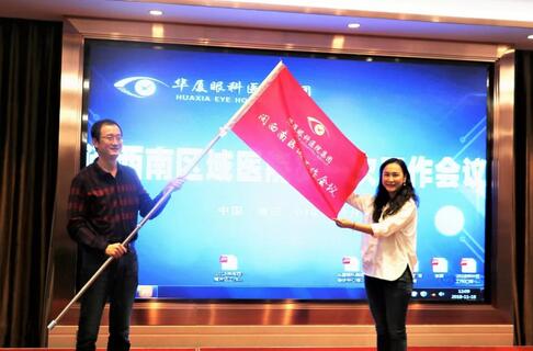 2018年，莆田眼科医院举办第*一届眼底病高峰论坛暨“全国名家工作室支援单位”等系列授牌仪式、开展”为乡村点睛”、校园近视防控，莆田市关心下一代工作委员会授予“青少年近视防控基地”。“为乡村点睛”7.jpg