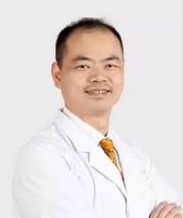 厦门眼科中心陈伟主任：白内障和近视，可以一台手术解决1.jpg