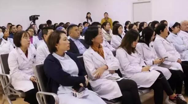 新年伊始华厦眼科集团上海和平眼科医院党支部组织全员医护人员开展集中学习活动1.jpg