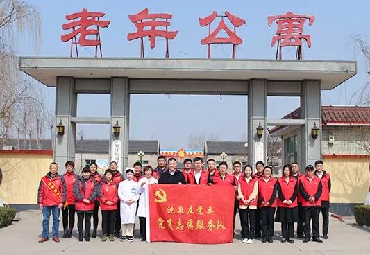 华厦眼科医院集团临沂眼科医院开展雷锋月公益眼健康筛查公益活动1.jpg