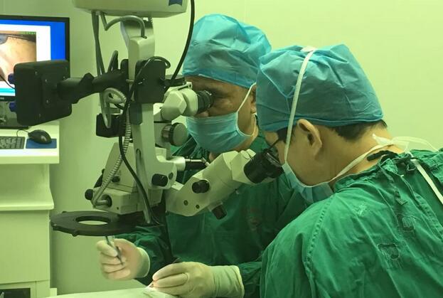 光明与爱的传递：厦门眼科中心与市卫健委等部门集团缅怀眼角膜捐献者4.jpg