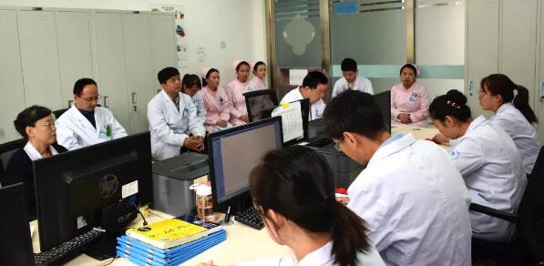 甘肃中医药大学附属兰州眼科中心(兰州华厦眼科医院)为慕名从内蒙专程赶来的王女士进行眼肿瘤手术2.jpg