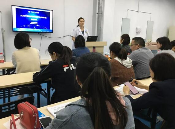 4月11日，华厦眼科“硬镜验配技术进阶班”在厦门结业，此次培训班由华厦眼科医院集团联合欧几里德、美尼康共同举办，来自华厦眼科旗下18家医院的20余位医生及硬镜验配师参与了此次培训7.jpg