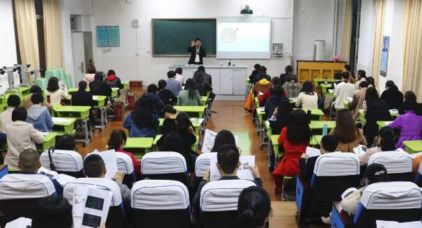 4月12日福州眼科医院联合福建师范大学附属小学开展主题为“近视防控家庭行动处方”的家长会1.jpg