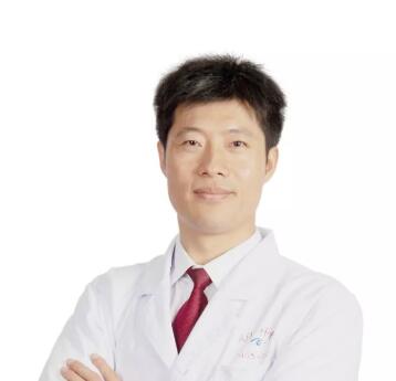升学、参军、就业、考公务员视力体检的拦路虎 看看厦门眼科中心揭黎明主任介绍如何 近视.jpg